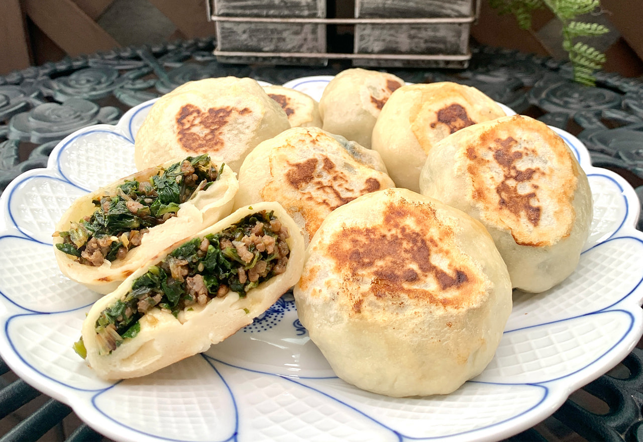 当店の人気メニューのレシピをご紹介🍵今回は、当店の人気メニュー「冷抹茶」の作り方をお届けします。冷たい水を使ったり熱湯を使ったり使試行錯誤の末、当店の手摘み抹茶の風味を最大限に引き出すレシピが完成しました。暑い日には、この冷抹茶でリフレッシュしてみ