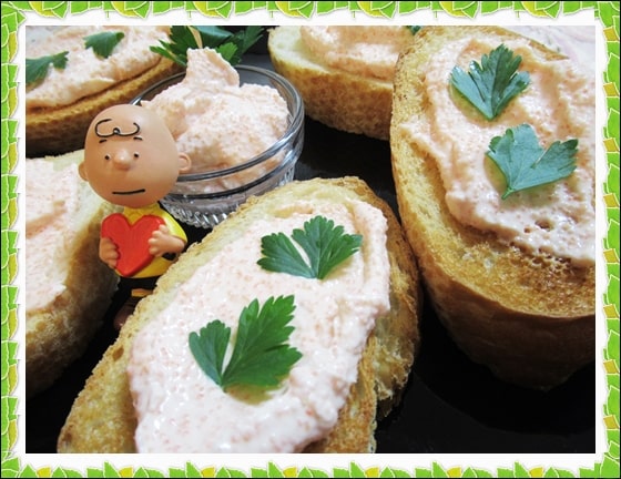 ほうれんそう入りのラザニア 明太子サワークリームディップとバゲット 鶏肉の香草パン粉焼き ツナサラダ」 税別1390円- 「きのう何食べた?」コラボカフェがオープン、“あの憎い女の店の食パン”登場画像ギャラリー 3 27- 映画ナタリ