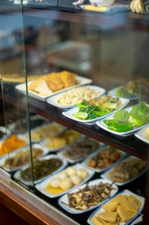 🍶081 下総屋食堂 しもふさやしょくどう 東京都墨田区横網1932 昭和7 年創業。東京大空襲から奇跡的に難を逃れ、当時と同じ建物で今でも営業を続けている、両国で朝から飲める老舗食堂｡かつて都内に513軒あったが今はもう3店舗ほどしか残っていない「東京都指定