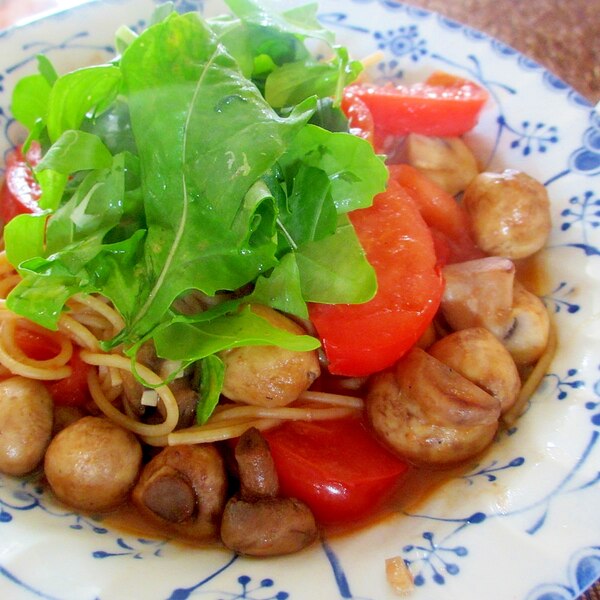 新玉葱とマッシュルーム、ルッコラのイタリアンサラダ