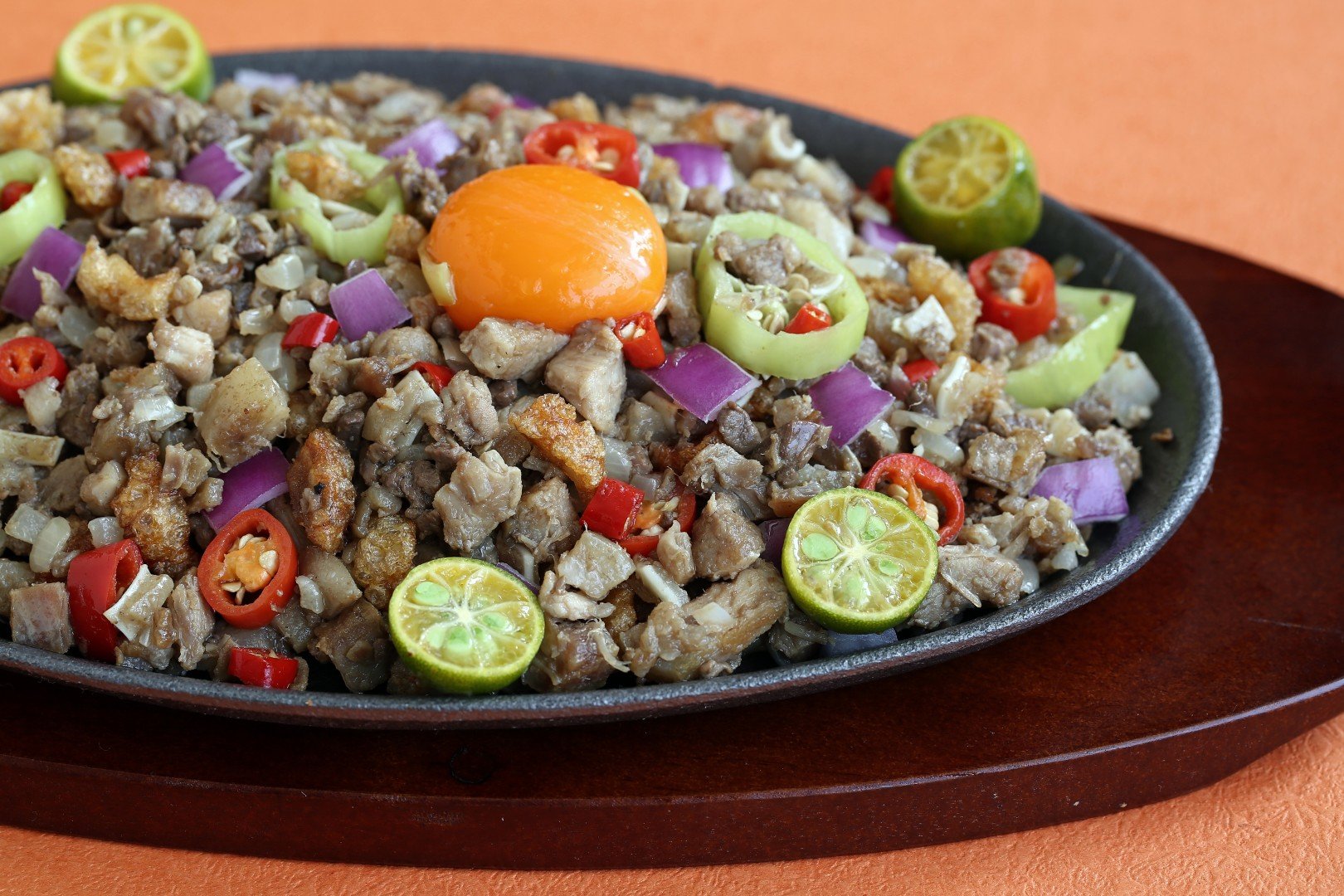 シシグ 豚バラ粗ミンチの塩ニンニク丼