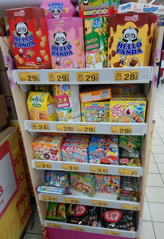 パリのスーパーのお菓子売り場の写真・画像素材-Snapmart スナップマート