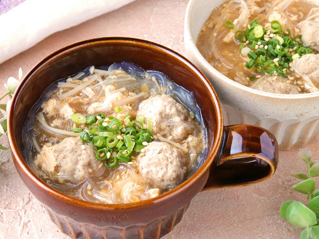 キャベツたっぷり鶏だんごのうま塩スープ