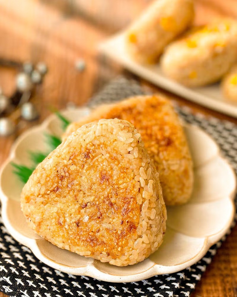 ときどき無性に食べたくなるよね♪簡単で美味しい「焼きおにぎり」の作り方とアレンジレシピキナリノ