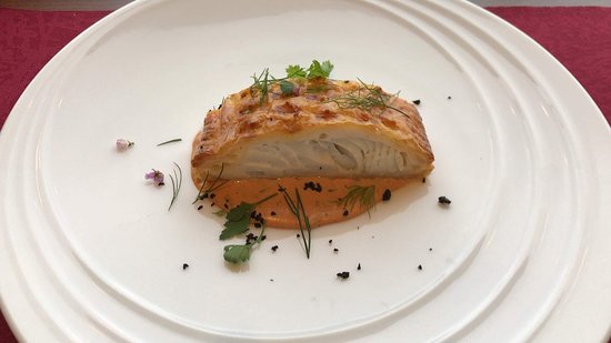 サーモンときのこのパイ包み