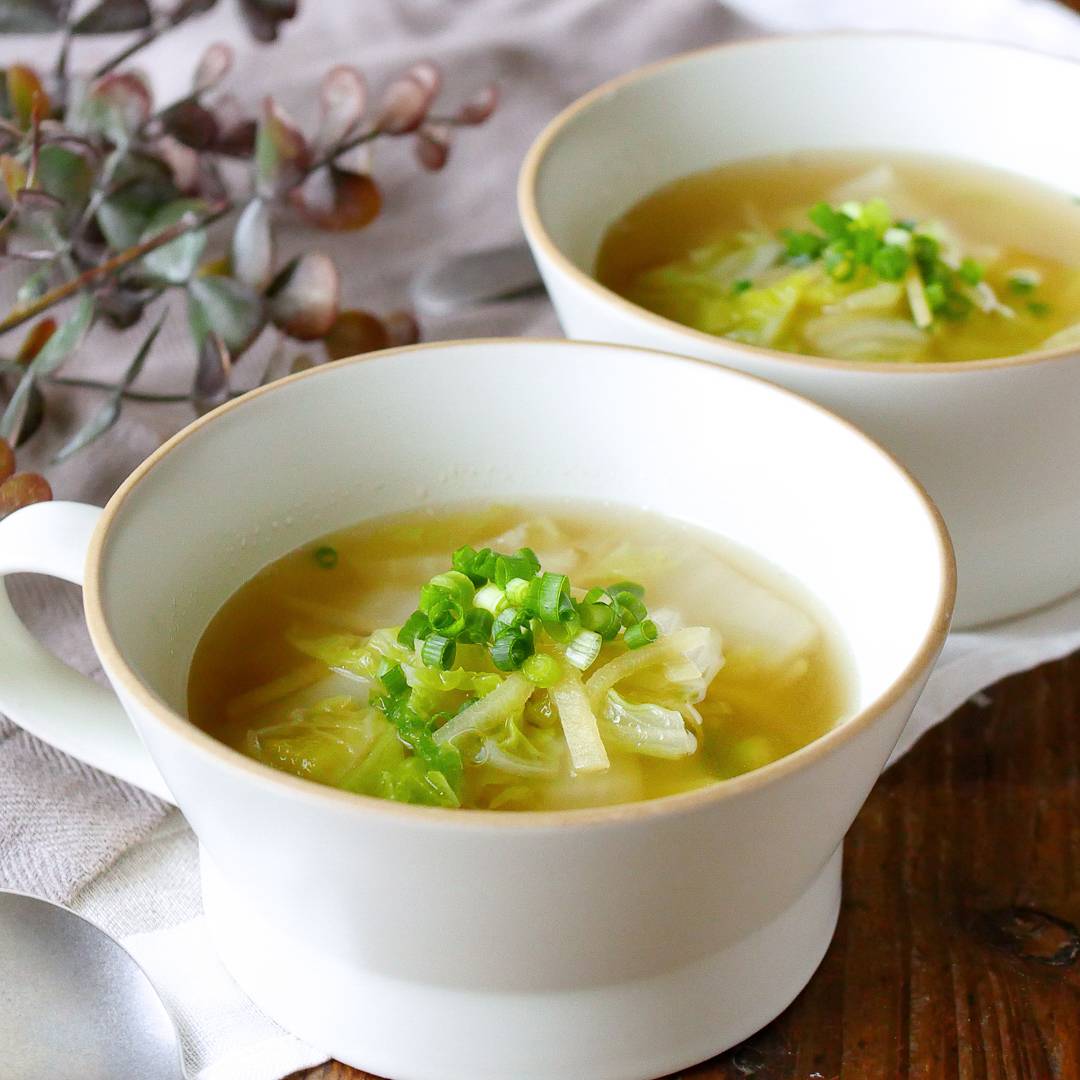 銀の森・竃おくどレシピ白菜レシピ4選冬の代表的なお野菜「白菜」を使ったレシピをご紹介！ 鍋以外にも様々なお料理に使える白菜♪ 瑞々しい白菜 に出汁の旨味が合わさって お口の中が幸せに満ち溢れます😋 オススメは「白菜とひき肉の中華炒め」！ 男性も好きな