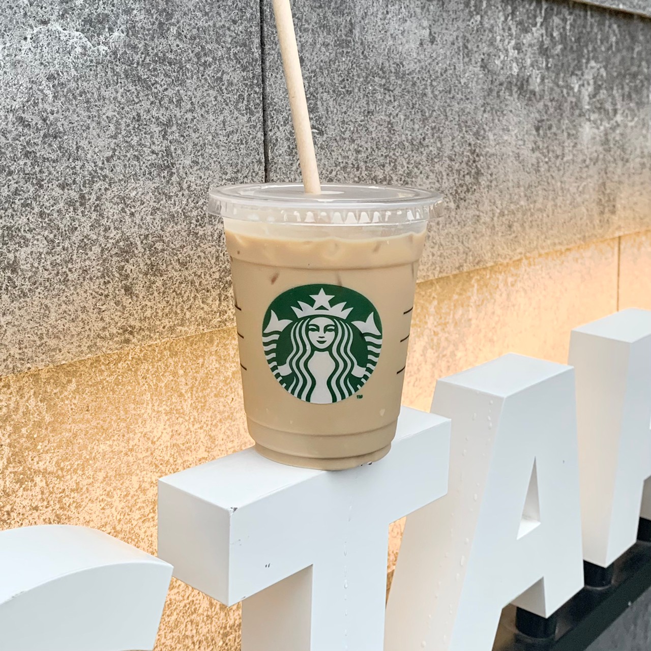 スタバ さっぱり系ドリンクおすすめカスタム7選。リフレッシュにぴったり♪ - macaroni