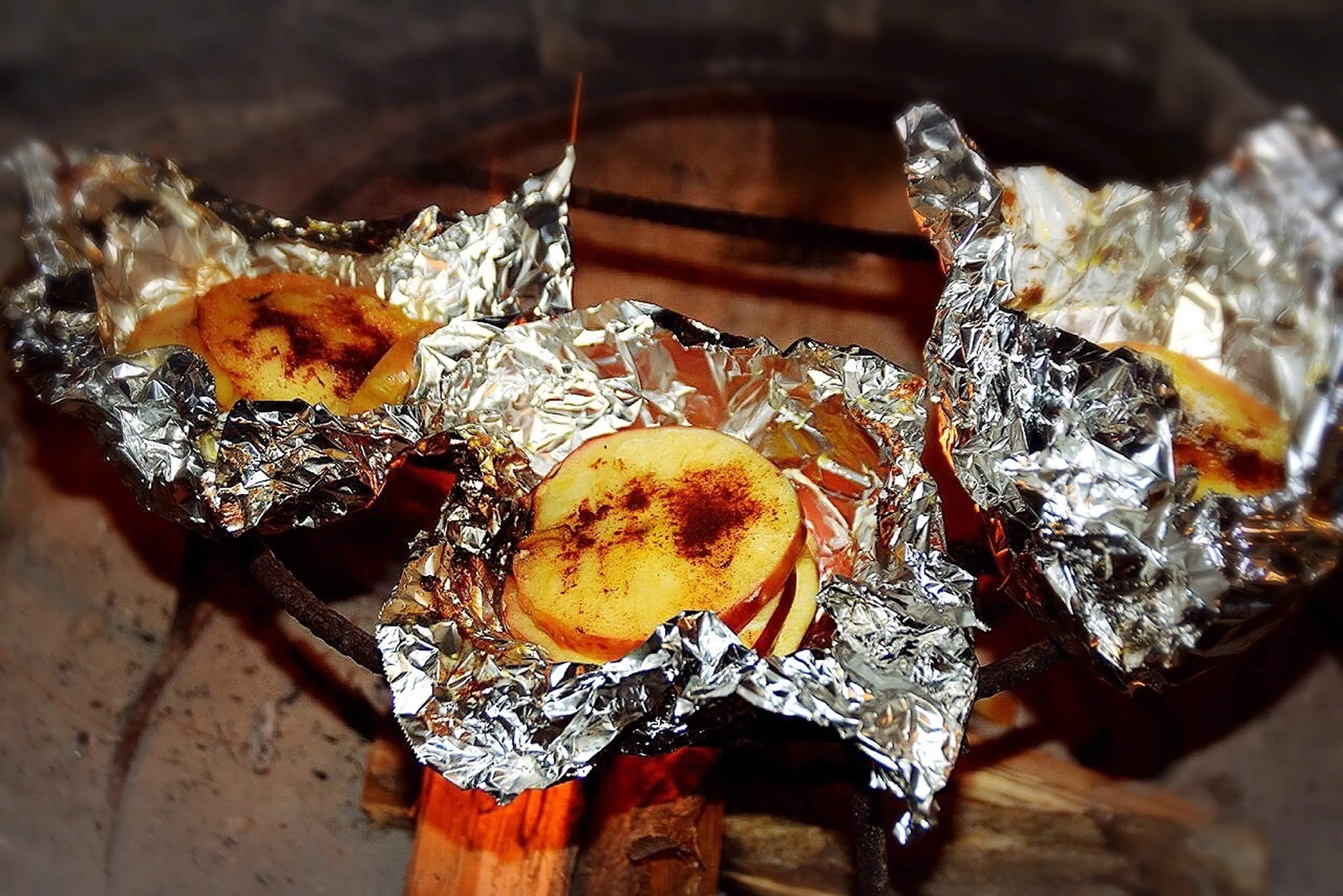 りんごバターキャンディ地釜本造り製法の井関食品伝統の手作り飴 地釜本作りの井関食品
