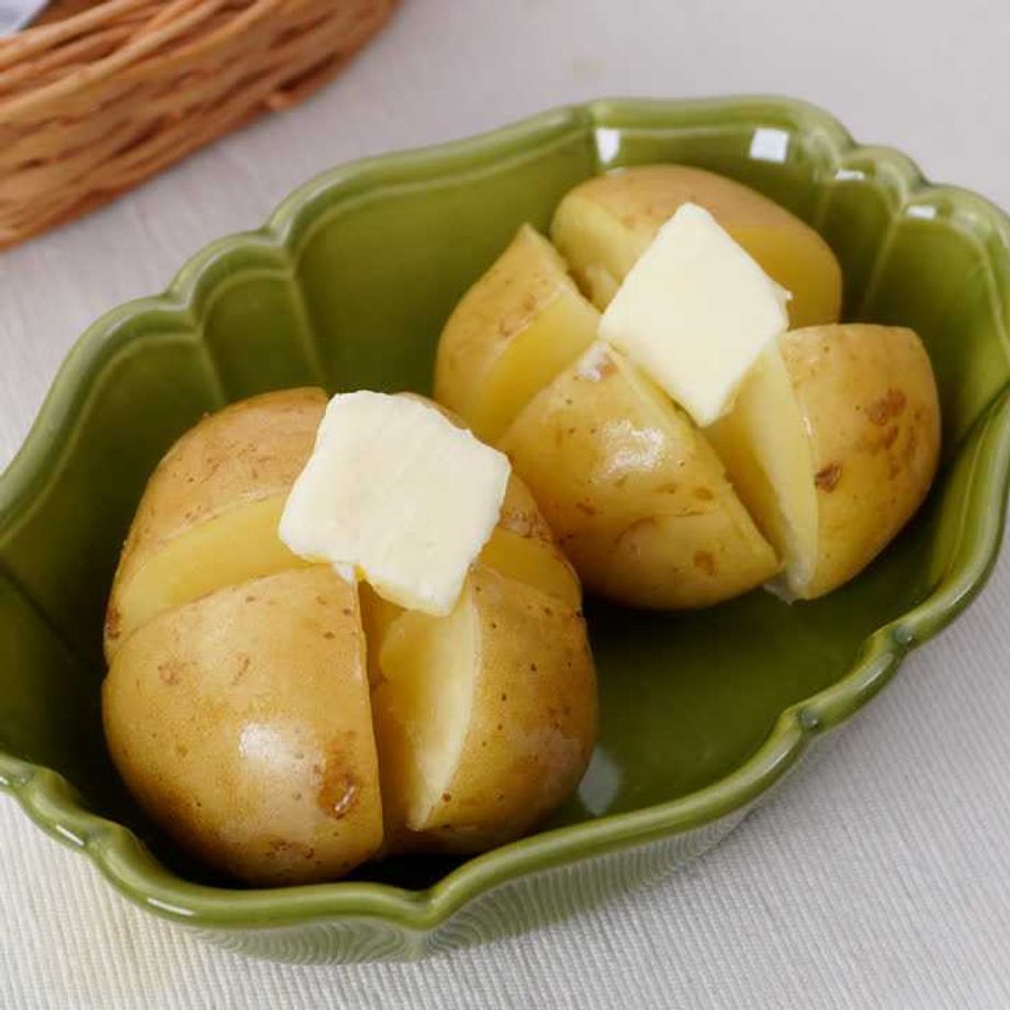 電子レンジで簡単じゃがバター♪ じゃがいもだけ
