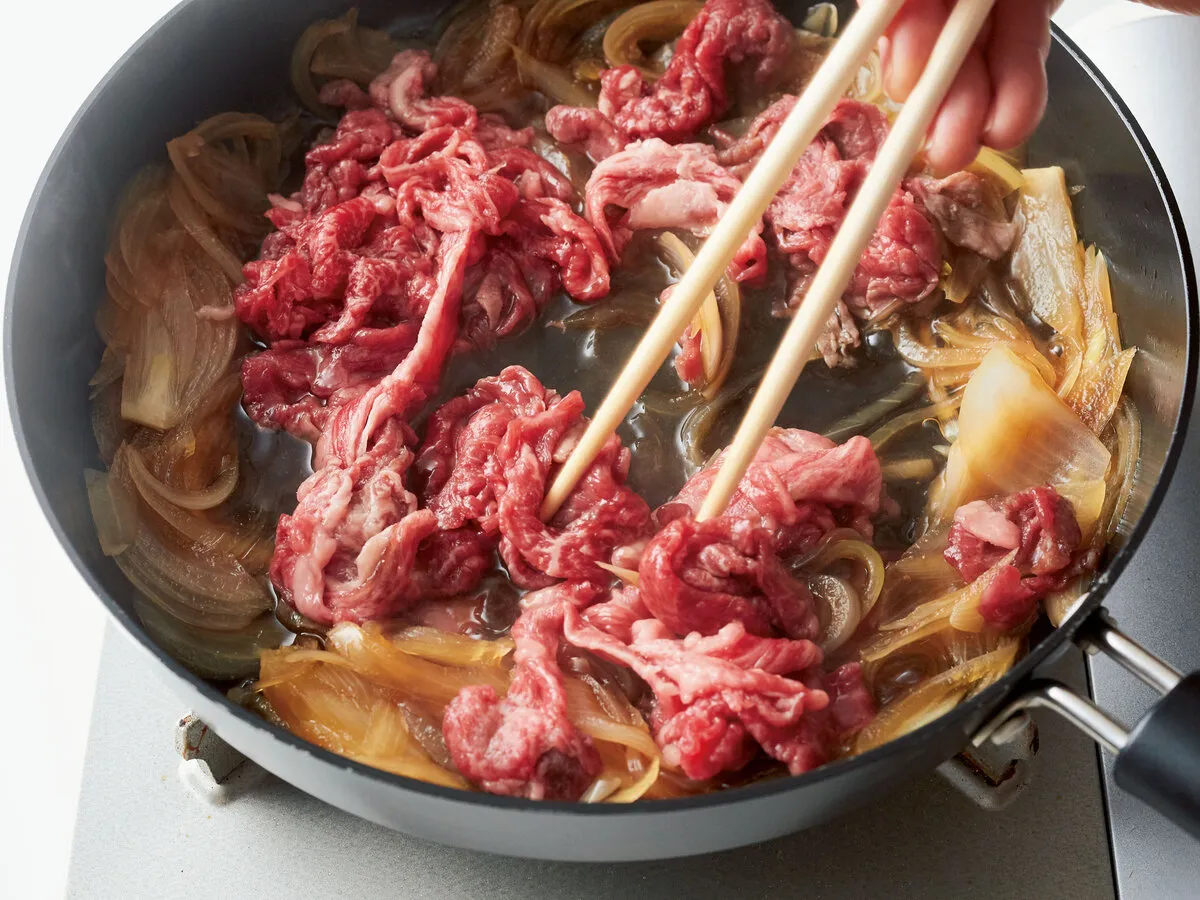 めんつゆ使用で簡単♪牛すね肉とにんにくのさっぱり角煮