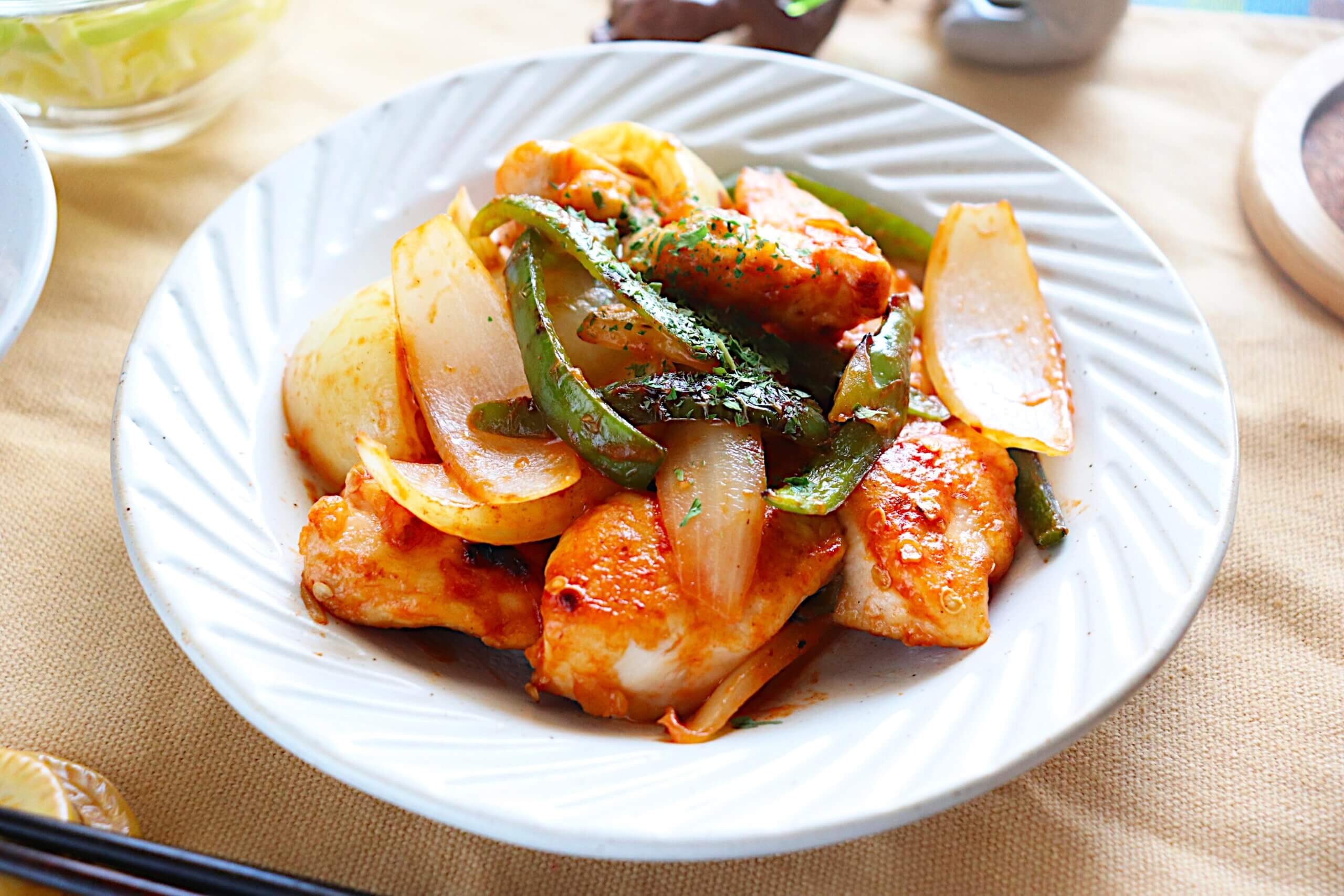 こってり濃厚！ 玉ねぎと鶏むねのケチャップ炒め