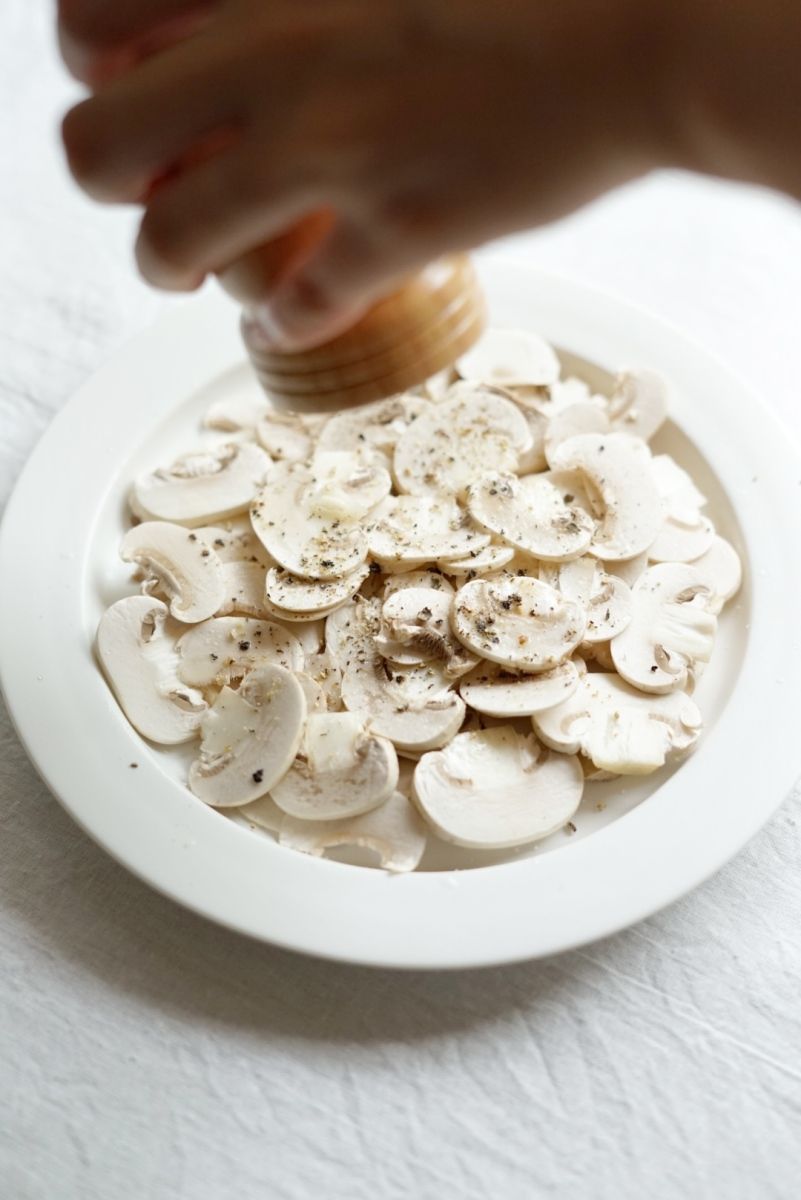 食感と酸味がクセになる“マッシュルームのサラダ”