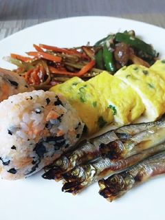 和の室礼のこつ 和食器を使わなくてもできる、和風の「ワンプレート」の盛り付けのこつ : 世界の辺境で も 和食を作る