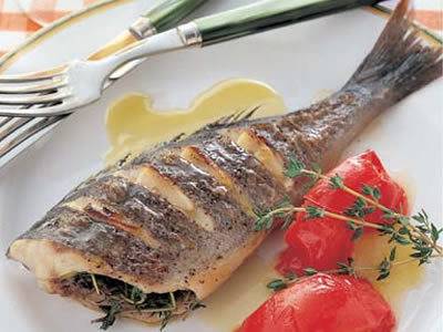 FUCHIBITE🎣🐟🍺真子のだし巻きイサギの真子を使った料理🐟 煮付けは定番ですが、出汁で味付けした真子を卵で巻いても美味しいよ✨卵in卵🥚 お酒のおつまみにも最高🥰❤️‍🔥❤️‍🔥 真子が入ってたら是非作ってみてください✨イサギイサキイサキ料理