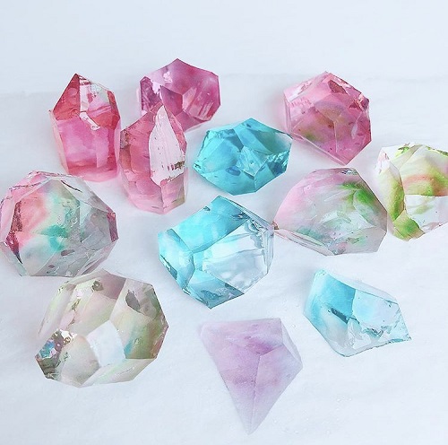 琥珀糖 こはくとう とは？食感・人気の理由・作り方・おすすめ琥珀糖をご紹介！お菓子と、わたし