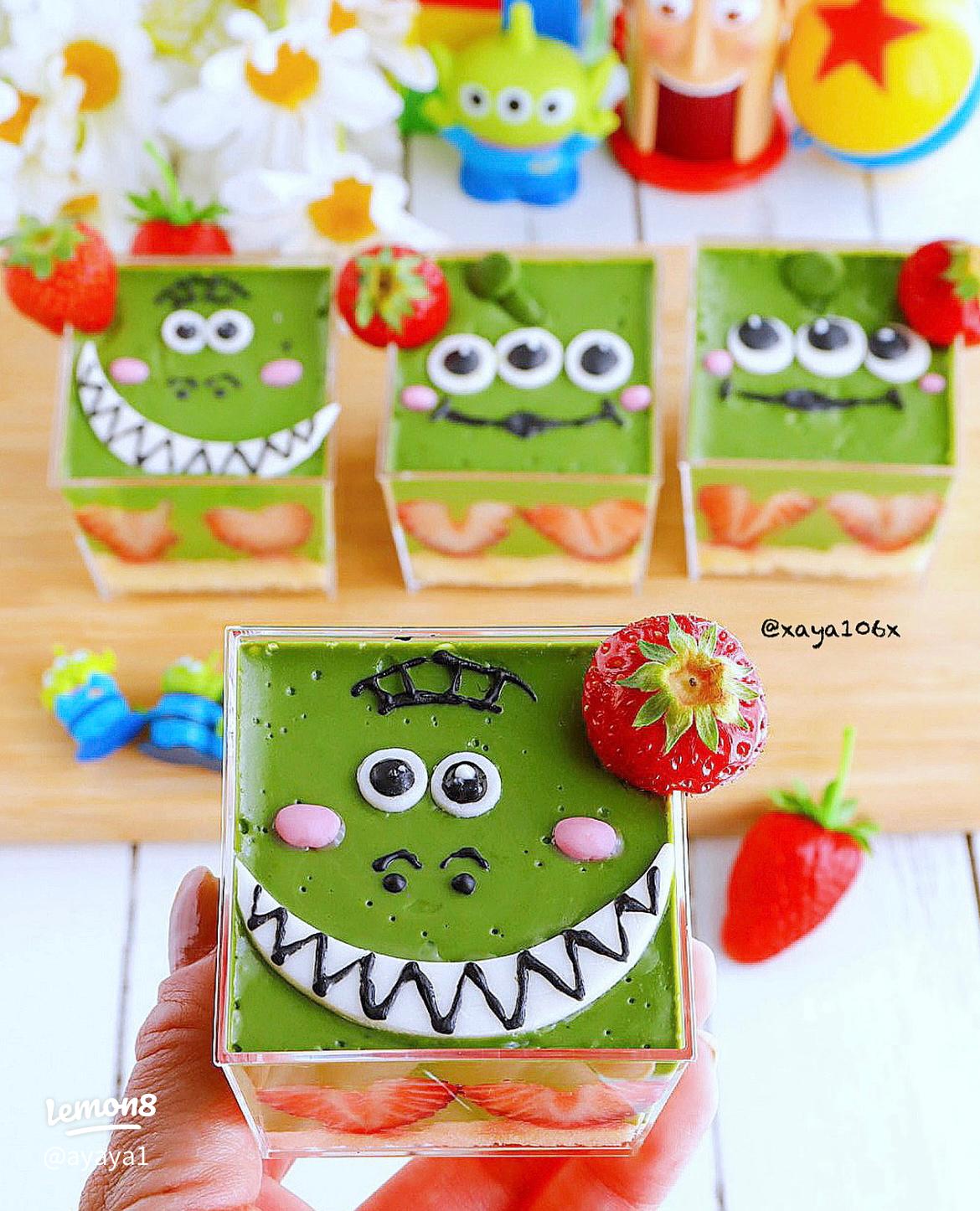 抹茶 ドリップケーキ ❁ᴗ͈ˬᴗ͈ 🍀 初めてのドリップケーキ作り！🥣またまた私の初めてが更新されて嬉し⸝⸝⸝4角のホワイト生チョコレート作ったり⍤⃞🤍、中と外のクリームの種類を変えてみたり、作る工程が多くてめっっちゃ楽しかった～!! *⁰̷̴͈꒨⁰̷̴͈ ‧˚₊*̥ 抹茶の