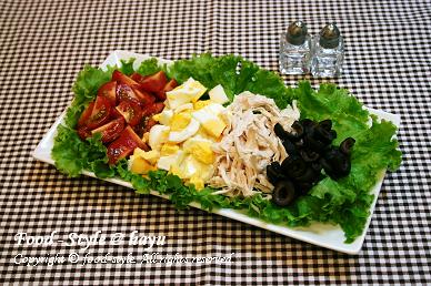 簡単・彩り盛り付け 花咲く2色サラダ