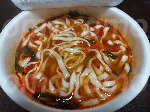 日清どん兵衛×韓国！新作「旨辛海鮮チャンポン味うどん」「甘辛ヤンニョムチキン味焼うどん」を実食！ 相場一花- エキスパート - Yahoo!ニュース