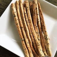 リクエストありがとうございます‼︎🌼簡単スティッククッキーの作り方🥣◯材料◯ 約10本分・バター 30g ・粉糖 15g・アーモンドプードル 16g ・薄力粉 40g ・チョコ 10g かける用◯作り方◯ ①バターを練り、粉糖を加えて混ぜる。 ②アーモンドプードルと