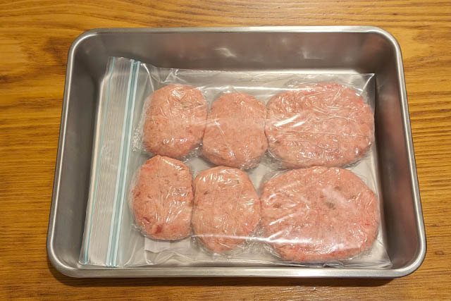 作り置きしたいお惣菜NO.1「煮込みハンバーグ」の冷凍ストック術。煮込み後冷凍、タネまま冷凍、バージョン別に紹介HugKum はぐくむ