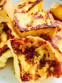 こんばんわ🌙ナカザキカフェです☕️💭 チョコバナナヨーグルトフレンチトースト🍞🍫🍌 スタッフの中で一番人気のフレンチトーストです❤️🍴甘党にはたまらないです☺️是非食べて見てください🌟🌟ナカザキカフェNAKAZAKICAFEフレンチトースト梅田ランチ