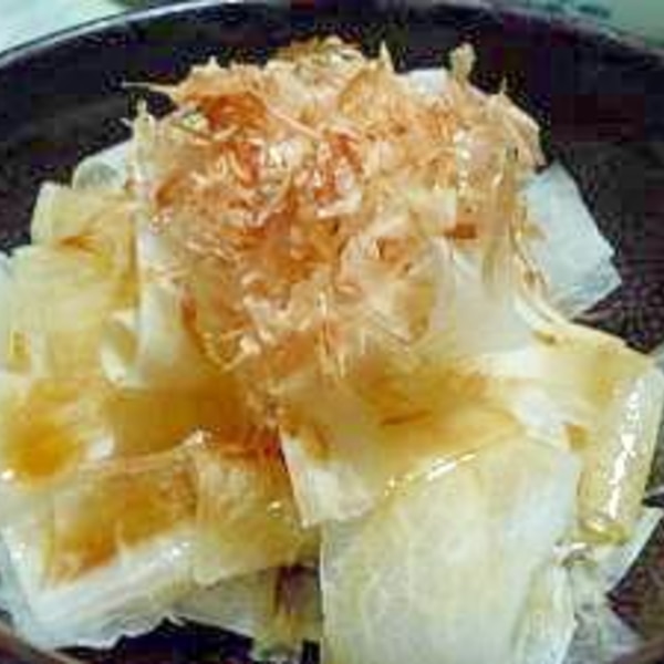 あと1品に悩んだ時は@ayaraku_recipe, みずみずしい大根をたっぷり食べられるレシピです😋,胡麻の風味とかつおぶしと海苔の相性がバツグン‼️さっぱり食べられるから夏にもぴったりです🎐,・, 大根サラダ,材料3〜4人分 , ⚫︎大根1 3本, ⚫︎海苔お好みの量,