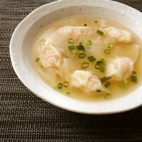 Amazon.co.jp: 業務用 ワンタンの皮 生20袋 ※1袋あたり400ｇ 約70枚前後入: 食品・飲料・お酒