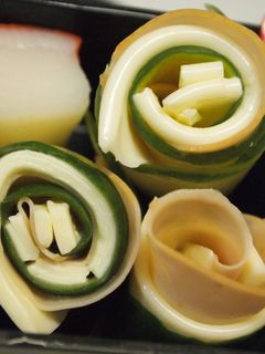 お弁当を華やかに♪簡単ハムきゅうり巻き☆