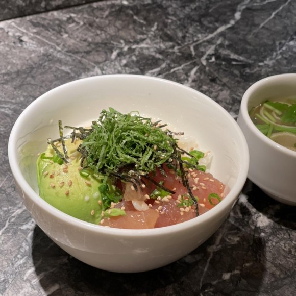 まぐろとアボカドのわさび醤油和え