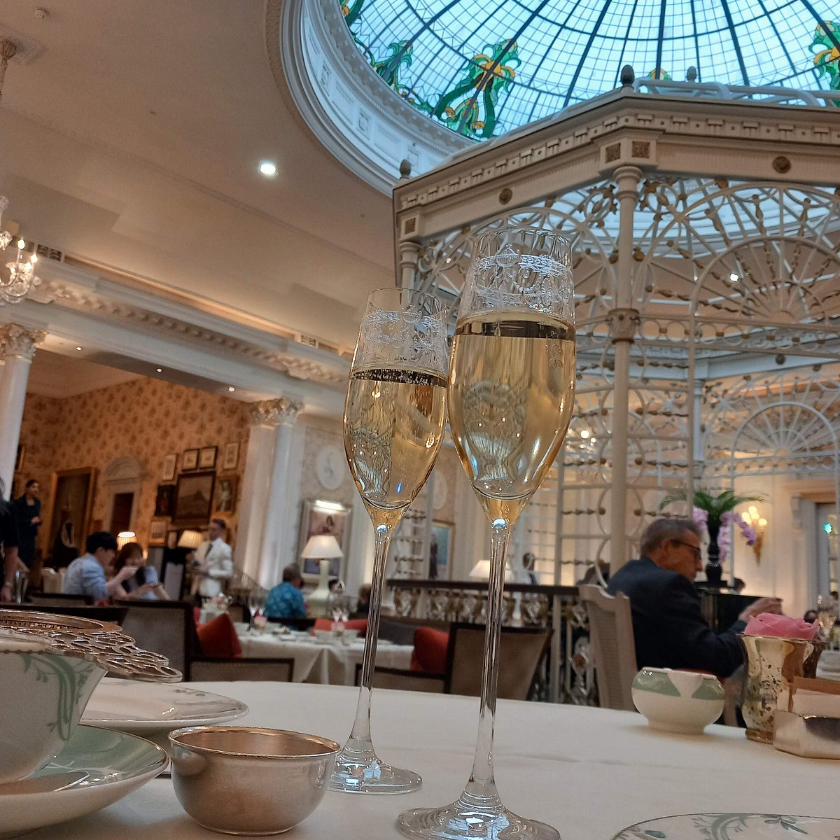 英国旅行記2018 ロンドン・サボイホテルでのアフタヌーンティー Afternoon Tea at Thames Foyer, The Savoy』 ロンドン イギリス の旅行記・ブログ by Angieさん フォートラベル