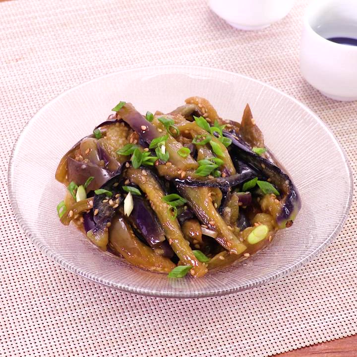 ナス１本ある！？これ、レンジで超簡単なのにマジで美味しすぎるから作ってみて！『やみつきタレバターなす』の作り方 - てぬキッチン