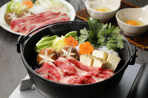 すき焼きにおすすめの具材42選!簡単レシピや関東風と関西風の違いも解説クラシル