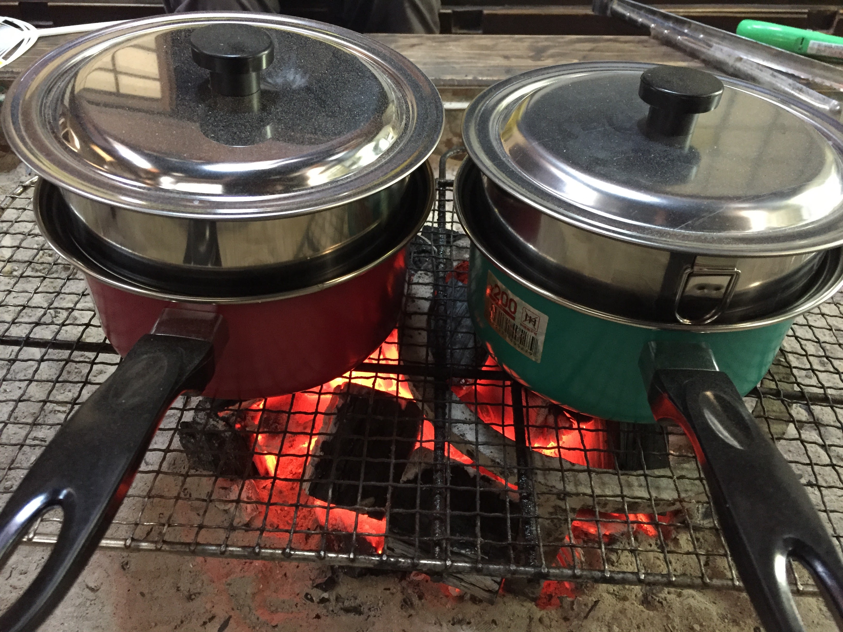 100均の道具だけ! 燻製作りが超簡単!ダイソーとセリアの調理用具で燻製してみたCAMPHACK 日本最大級のキャンプ・アウトドア・ニュースマガジン - キャンプハック