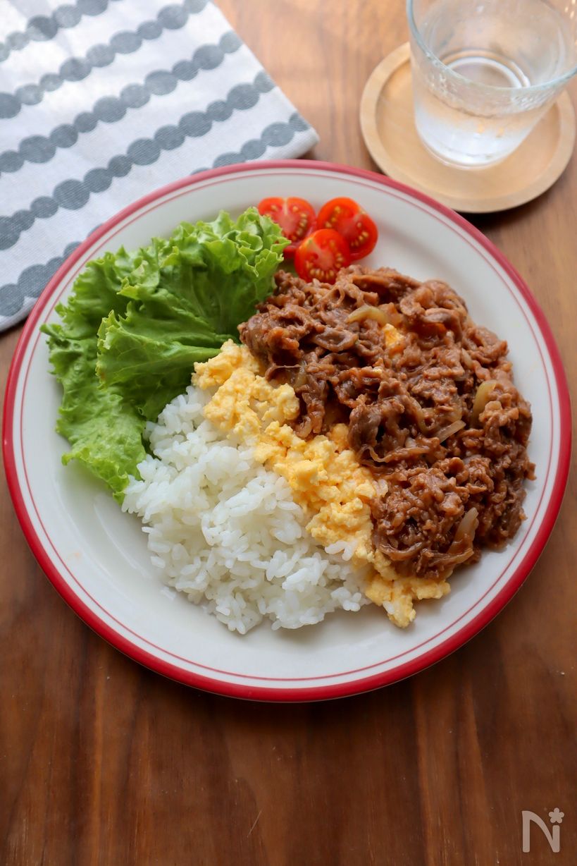 こんばんは✨ ⁡ 今日は昨日の夕飯に作ったワンプレートごはんのご紹介を💛 ⁡ たくさんのお野菜をお安く購入できたので、今回は副菜多め。 ⁡かぼちゃは40%引きのおつとめ品だったので、1 4サイズを一気にかぼちゃのチーズサラダにして作り置きに。 ⁡ 厚揚げもおつとめ品で