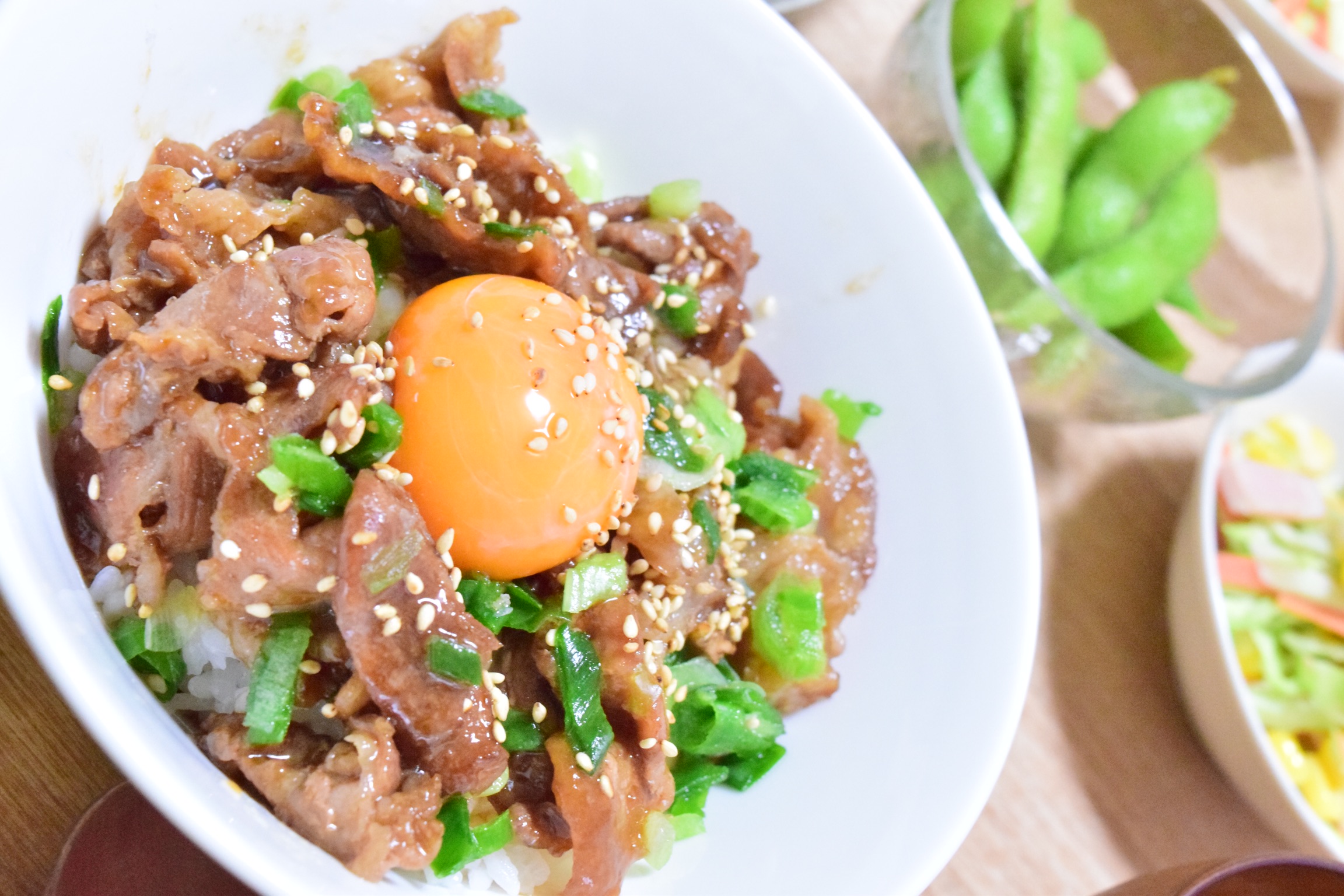 冬休みのランチに大活躍！肉と野菜の簡単丼レシピ4選 - macaroni