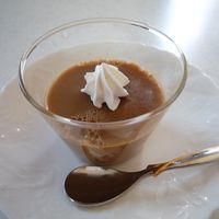 ボトルコーヒーで作る！, 黒糖コーヒーゼリー☕️, 暑い夏のデザートに, ボトルコーヒーとアガーで作る, 黒糖コーヒーゼリー, 黒糖で夏バテにも👍,生クリームをたっぷり入れて, 至福の時間, レシピはYouTubeで！, 「リアンコーヒーゼリー」で検索🔍,コーヒーゼリーレシピ ,コーヒーゼリー,アガ