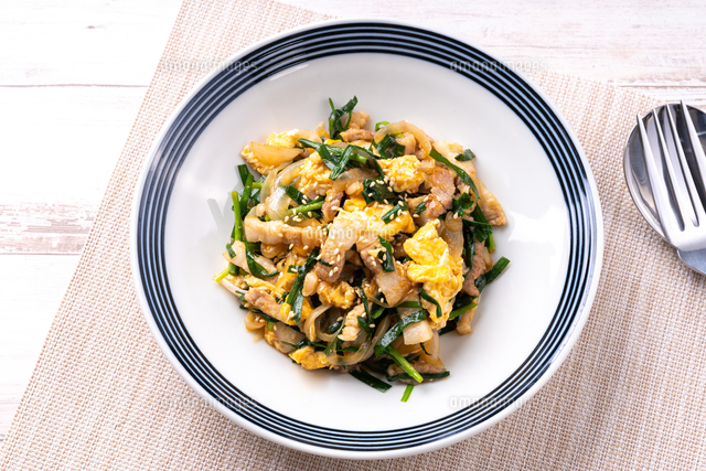 豚バラにら玉 ガッツリ食べたいときの味方！ニラと卵がたっぷり♪オイスターソースでこく旨macaroni マカロニ