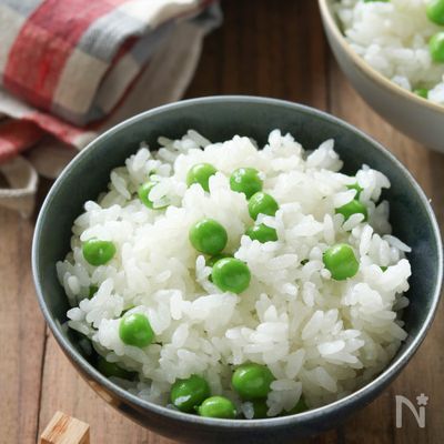 豆もいっしょに炊いて風味豊かに。グリーンピースごはんのレシピセブンプレミアム公式