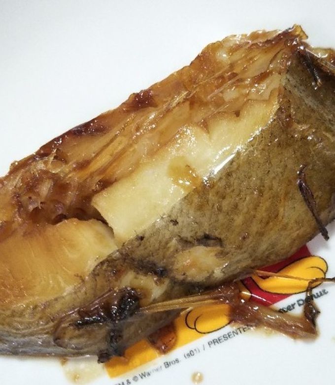 アブラガレイ切身」を使って作る⁣ ＼カレイの煮つけ⁣ ーーー⁣ @yurikakubo24 さんが、アブラガレイ切身を使ってカレイの煮付けを作ってくださいました。⁣うまみたっぷりで、ご飯がすすみますよ🍚🥢⁣ ーーー⁣ ⁣ ○材料＜2人前＞調理時間:15分⁣ ・カレイの切り身 2切れ