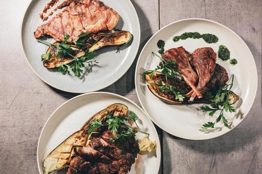 チャーハン 」の無料フリー素材イラスト・アイコンのフリー素材なら「フリーアイコンズ」