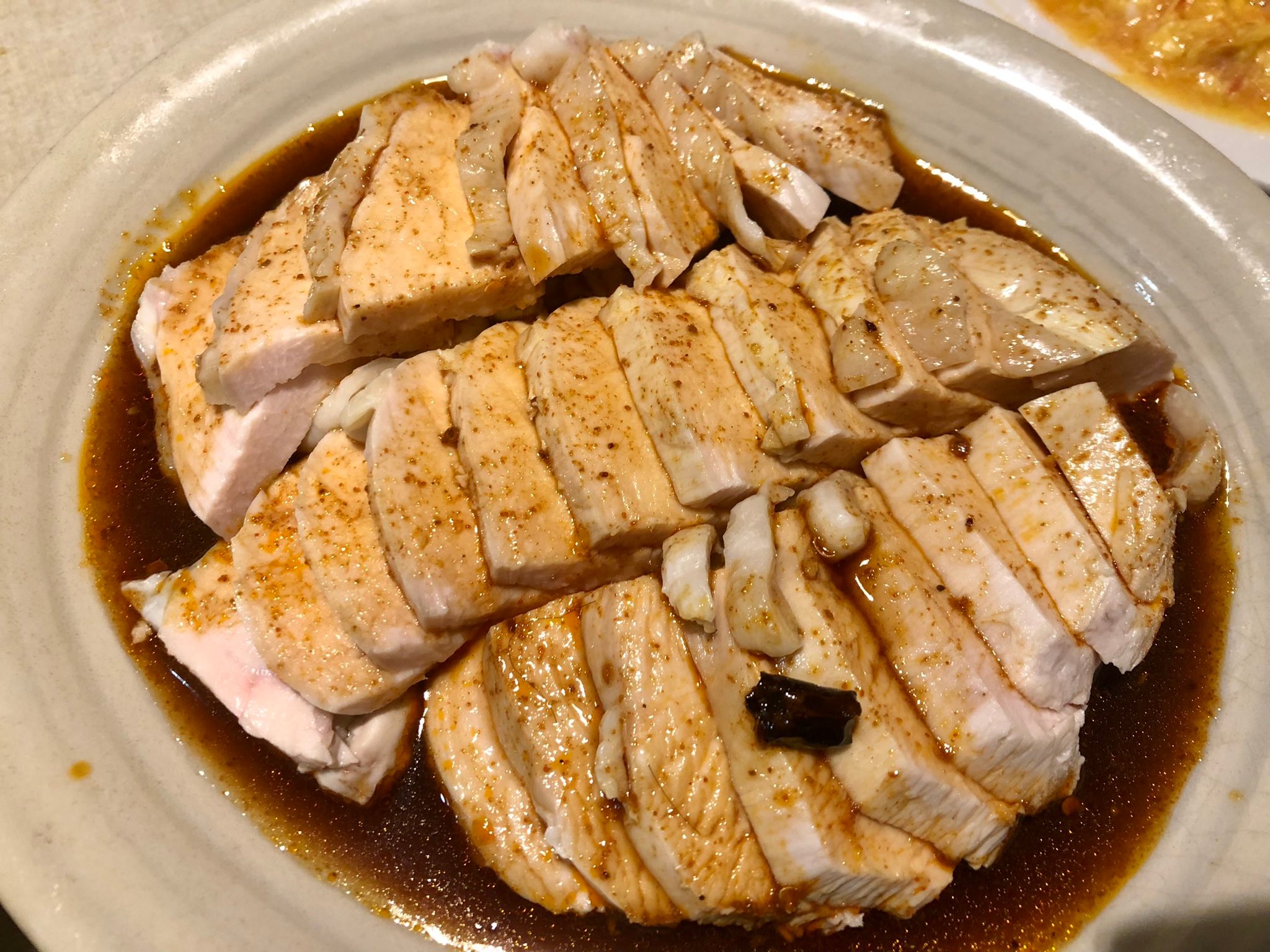 毎日鶏胸肉を1枚以上食べる料理家が確実に1番しっとり柔らかジューシーな『鶏むね肉のチャーシュー』の作り方をご紹介！ - だれウマ