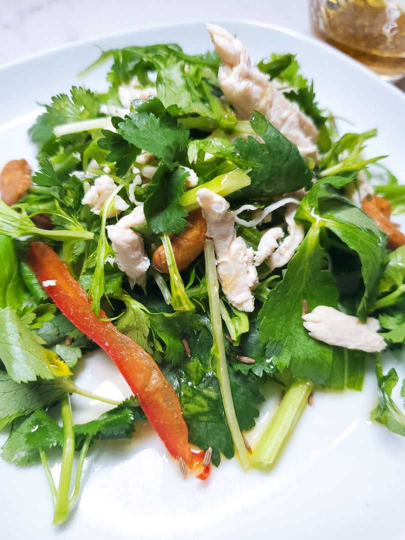 香味野菜である 切り三つ葉 ！パクチーとは何が違う？食・料理オリーブオイルをひとまわし