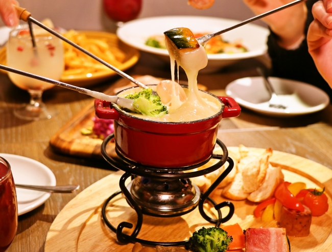 ホットプレートでチーズフォンデュすき焼き