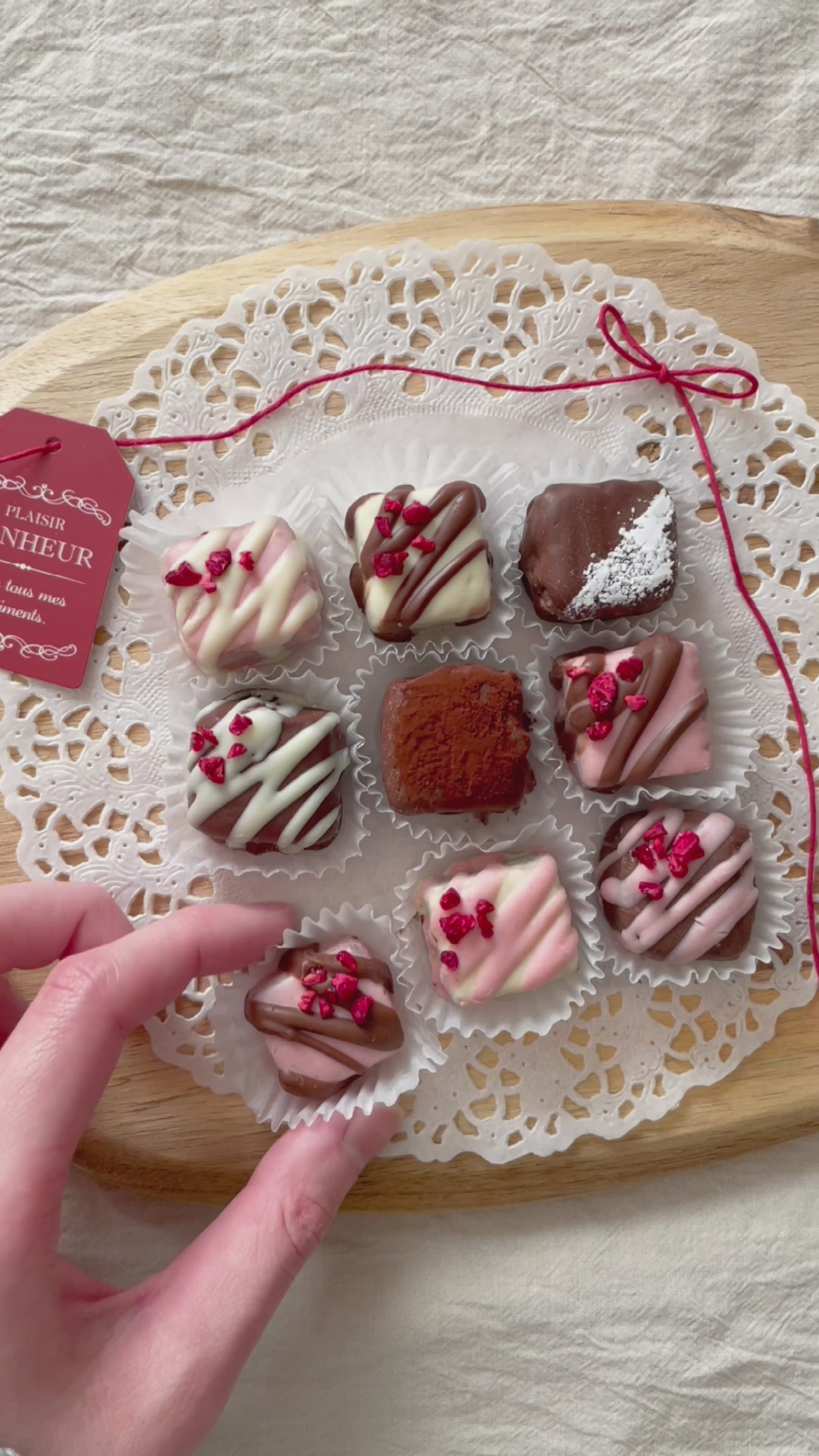 検証 大量にあるビックリマンチョコ、牛乳に漬けておくだけでケーキになるのでは？ロケットニュース24