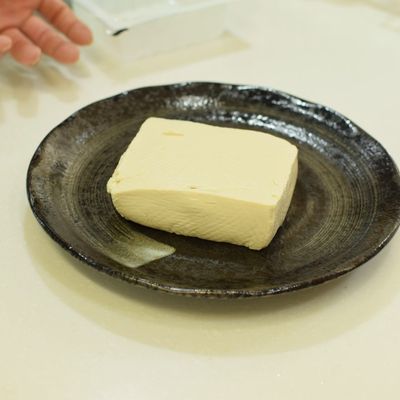 豆腐の水切り方法を一挙解説！時短のやり方やおすすめレシピ7選も - E・レシピ 1 1ページ