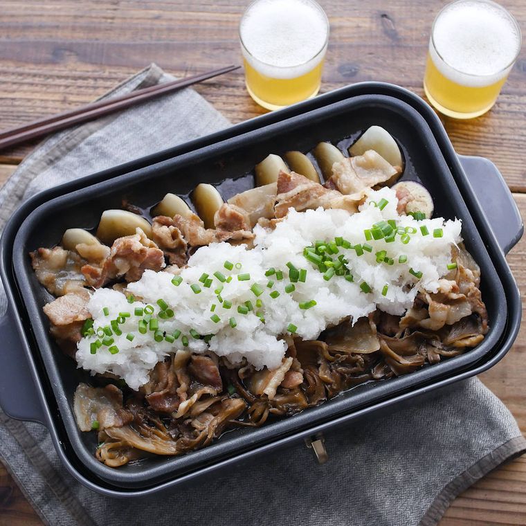 大好きな友達のお家でパーティー🎉 いつも美味しい食事をありがとう❤️❤️ホームパーティーおうちごはんおうち時間おうちリースサラダ揚げ海老ワンタン揚げワンタンいつもありがとうカプレーゼグラタン手作りごはん