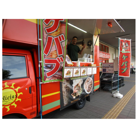 イスタンブールのレストランでトルコのドネル ・ ケバブの肉でバーベキュー。アジアの屋台の写真素材・画像素材 Image 68536441