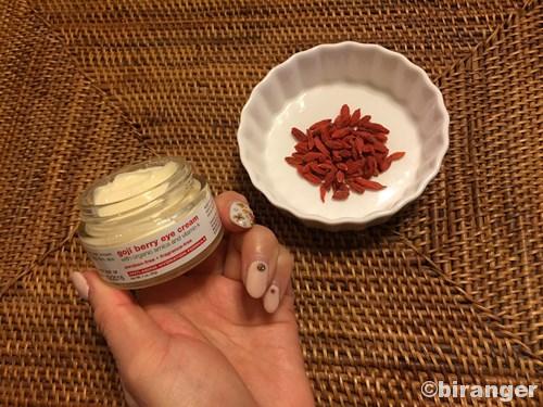 杏仁豆腐の上にのってる赤い実みたいのは何ですか? - クコの実で- Yahoo!知恵袋