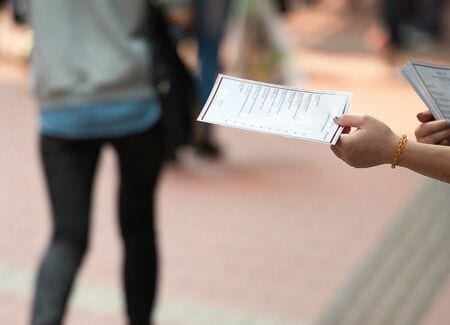 チラシ配りは許可制なの？違法ではないビラ配りのコツ＆やり方営業シークセールスやビジネスに役立つノウハウ＆コツが多数掲載