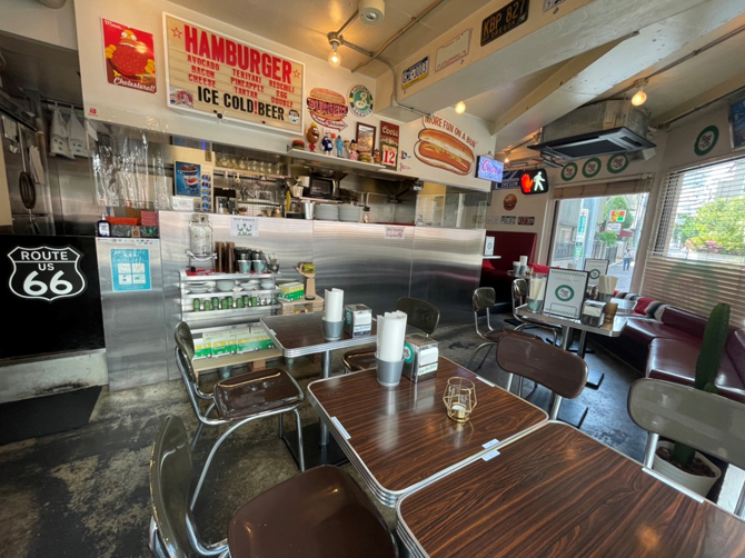 海外のような世界観🇺🇸渋谷アメリカンカフェ✨渋谷にいながら海外の雰囲気を味わえる🇺🇸💭 アメリカンダイナーのようなカフェを紹介します✨お店選びに迷ったらぜひ行ってみてください☕️ 🍽️🍽️🍽️🍽️🍽️🍽️ ① SHE WOLF DINERSHEWOLFDINER